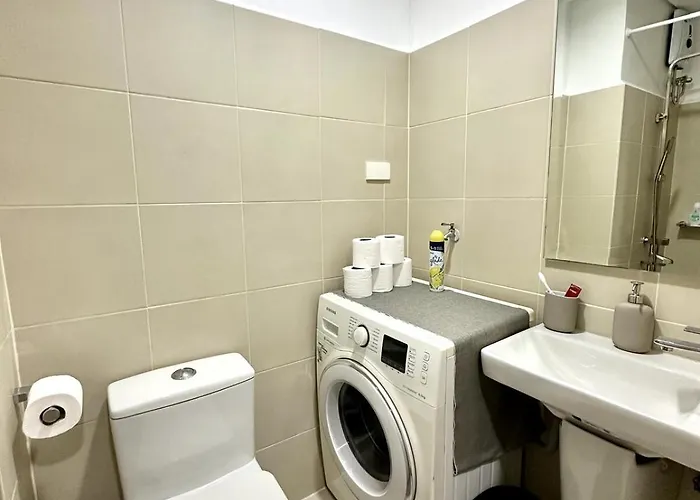 Skyview - Level 24 - Pool - Lush Residences Apartment